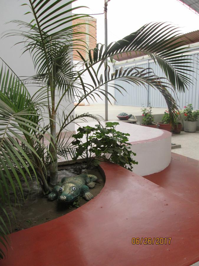 هواتشو Hostal Caprichos المظهر الخارجي الصورة