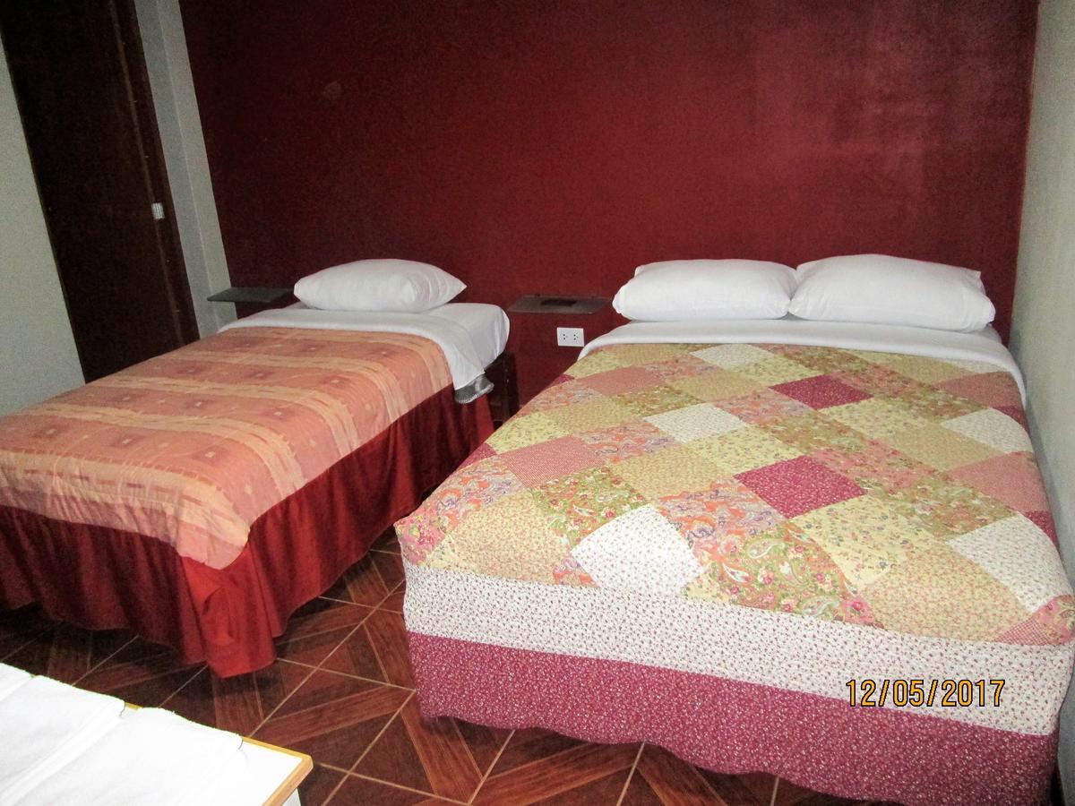 هواتشو Hostal Caprichos المظهر الخارجي الصورة