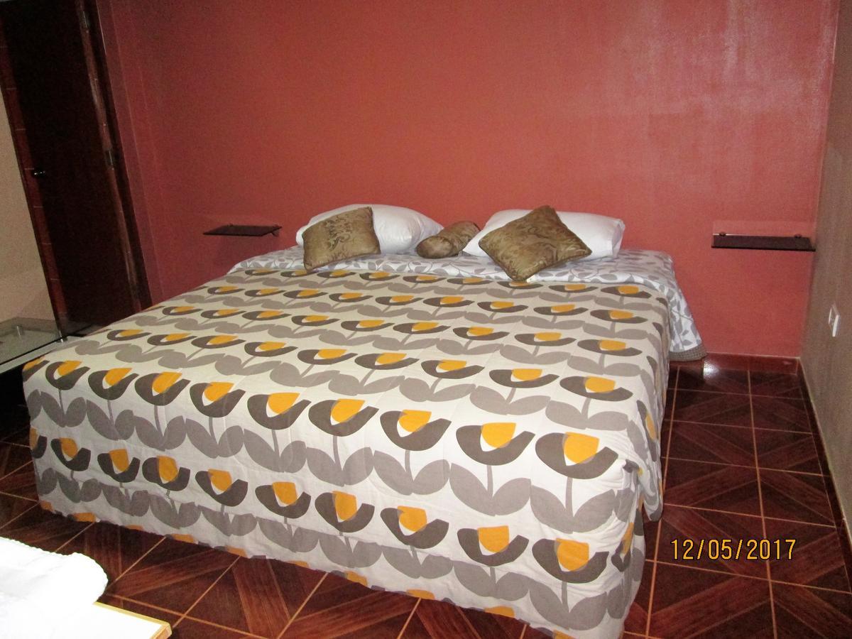 هواتشو Hostal Caprichos المظهر الخارجي الصورة