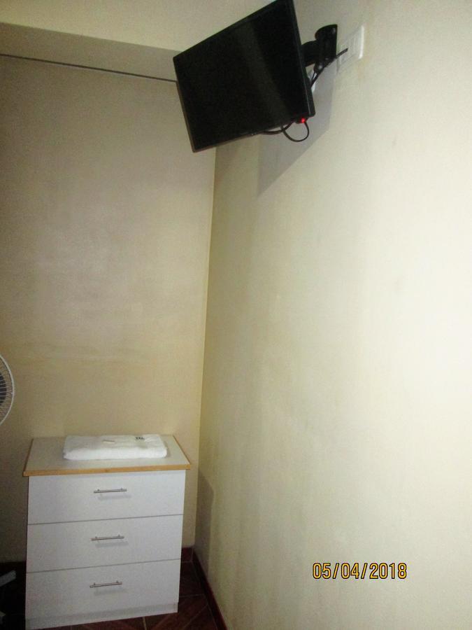 هواتشو Hostal Caprichos المظهر الخارجي الصورة