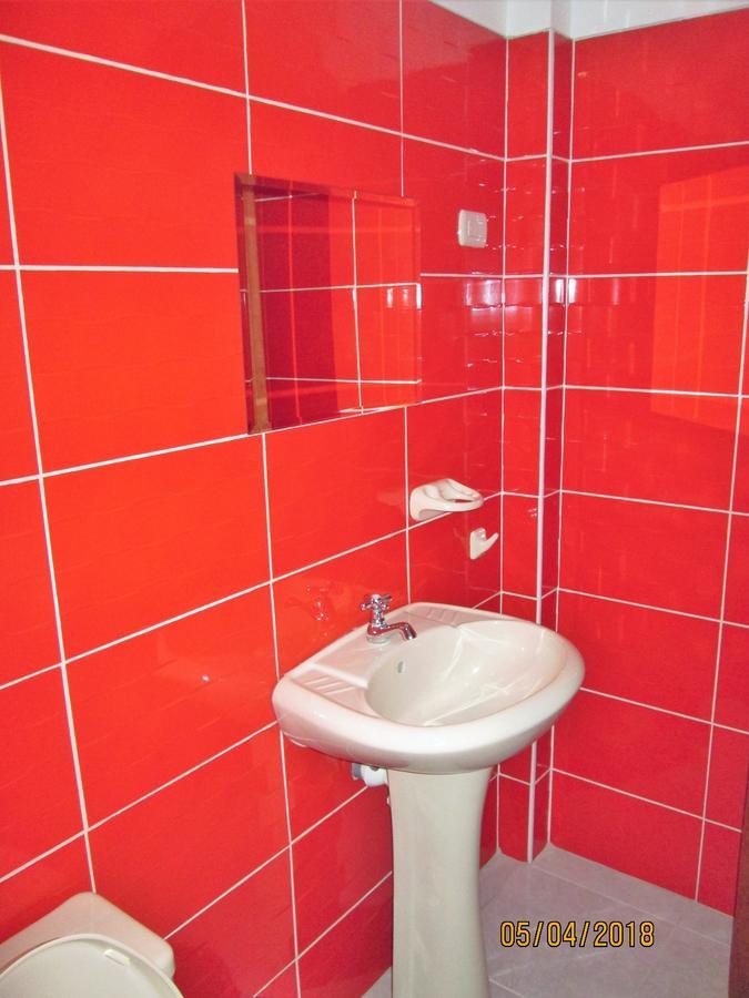 هواتشو Hostal Caprichos المظهر الخارجي الصورة