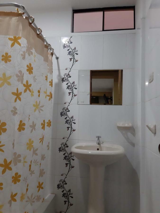 هواتشو Hostal Caprichos المظهر الخارجي الصورة